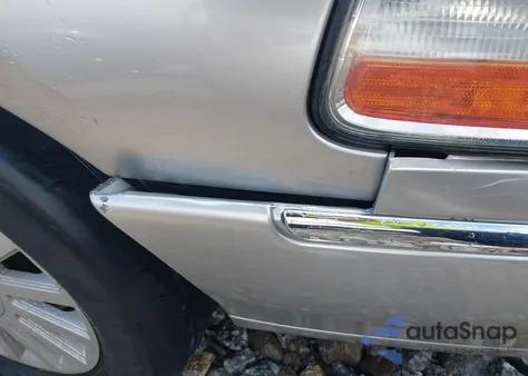 2004 Lincoln Town Car Signature from USA, damaged, VIN 1LNHM81W64Y680627